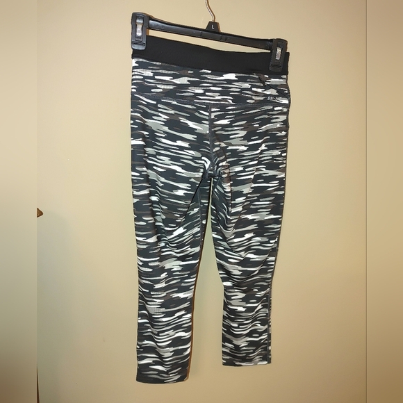 Nike Dri-FIT Black and White Apparel, Size XS - Picture 2 of 7